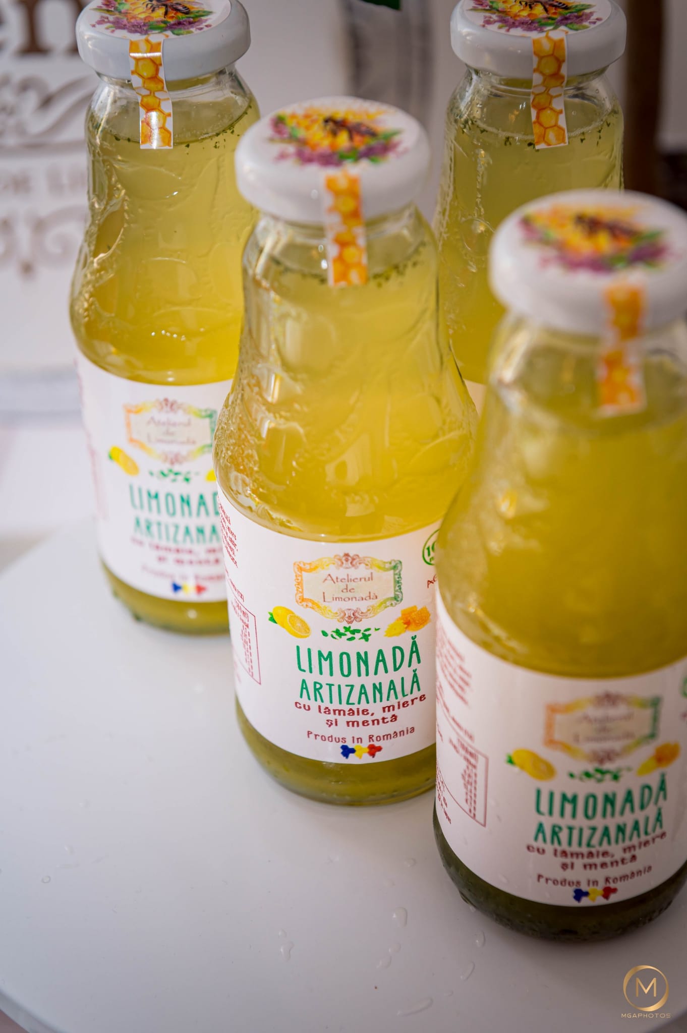 limonada artizanala la sticla, 100% naturala, cu lamaie, miere si menta.